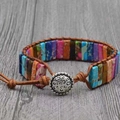 Bracciale bohémien con pietre multicolori, corda in pelle e chiusura a bottone vintage - 32 pezzi di pietre con chiusura tonda