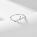 Minimalist 925 sterling silver ring featuring geometric zircon stones in a V-shaped design - US 5 / Silver