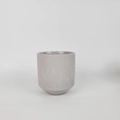 Portacandela minimalista in ceramica grigia con texture a coste e base rastremata - Completamente Opaco / Grigio