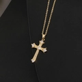 Collier croix punk vintage doré avec des pierres de zircon étincelantes - Style Pave Or (Style 70)