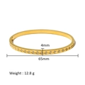 Detail shot showing 18K gold plated bangle dimensions with 65mm diameter and 4mm width - Sawtooth Wave Style (HF-B5176-G)