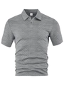 Détail d'un polo gris avec texture jacquard de qualité et étiquette au col - S / Gris clair