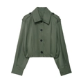 Giacca corta da donna verde militare con tasche e spalline su sfondo bianco - Taglia S / Top / Verde militare