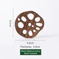 Sottobicchiere giapponese in legno di noce nero forma radice di loto misura 9.5x8.5x0.9cm - Sottobicchiere in noce nero radice di loto