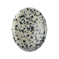 Pierre de pouce ovale en Jaspe Dalmatien avec taches noires naturelles et surface lisse - Pierre Tachetée / 45*35*8mm