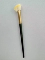 Flat fan-shaped makeup brush with yellow bristles, gold ferrule and long black handle - Wood Handle Nose Shadow Brush (Beige)