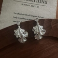 Silver wrinkled leaf earrings with layered fan-shaped pendants and clear zircon stones - Silver