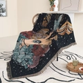 Dettaglio di coperta bohémien con intricati motivi occulti e bordi con frange - Nero Mistico (XT2022-8) / 130x160cm