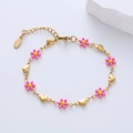 Détail du bracelet en acier inoxydable plaqué or 18k avec marguerite et cœurs - Fuchsia Floral