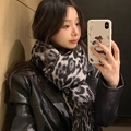 Classic leopard pattern scarf in grey and white with tassels for autumn and winter warmth - 70-200cm (Large) / Grey Leopard