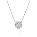 Dettaglio macro del ciondolo circolare argentato con pavé di zirconi scintillanti - Rotondo / Argento