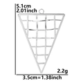 Vista detallada del colgante de malla triangular plateado de 5,1cm x 3,5cm para joyería DIY - Color Acero
