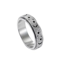 Anillo giratorio plateado con banda esmerilada y patrones de luna y estrellas - US 6 / Color Acero