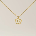 Collar dorado con colgante de flor blanca y dije grabado con la letra D - 1527 Oro-Letra D