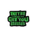 Grüne Emaille-Anstecknadel aus Metall mit Text They're Coming to Get You Barbara auf Weiß - Buchstaben Zitat Stil (QHXZ2847)