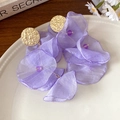 Boucles d'oreilles fleurs en organza lavande avec clous dorés martelés et perles - Perle de Fleur en Organza Violet Clair (Tige en Argent)