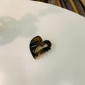 Detail view of a heart-shaped acetate hair claw clip with a vintage tortoiseshell pattern - Approx. 4cm / Glossy Light Tortoise