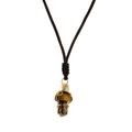 Détail du pendentif champignon en œil de tigre fait main avec enroulement de fil doré - Or & Œil de Tigre