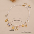 Collana di perle barocche con ciondoli a cuore e sole dorati su sfondo beige chiaro - Stile 1 (Combo Cuore Sole)
