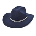 Vista detallada del sombrero de fieltro azul oscuro con cadena decorativa de metal plateado - Azul marino / M(56-58cm)