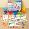 Dettaglio macro di blocchi numerici in legno e perline colorate per l'apprendimento - Gioco di Perline di Cognizione Numerica