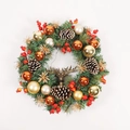 Weihnachtskranz mit Rentierkopf, Zapfen und goldenen Kugeln auf grünem PVC-Sockel - H255/50 Kranz (Ohne Licht)