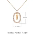 Collana in argento 925 placcato oro 18K con ciondolo ovale lettera V e micro cristalli - Stile ciondolo lettera V ovale con pavé di zirconi / Argento 925 / 50cm (40+5+5cm) / Oro