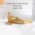 Scultura astratta dorata che legge in resina con elegante statuetta in posa laterale - Lettura Sdraiata di Lato / Oro