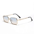 Occhiali da sole quadrati in metallo con lenti sfumate visti da un angolo di 45 gradi - Sfumato Blu Giallo