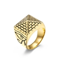 Anello in acciaio inossidabile dorato con piramide 3D e incisioni dell'Occhio di Horus - Taglia 8 / Oro