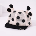 Détail d'un chapeau de soleil bébé avec filet, pois et oreilles de girafe mignonnes - 0-36 mois / Noir