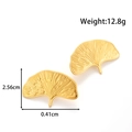 Ohrringe in Ginkgoblatt-Optik aus mattvergoldetem Edelstahl mit feiner Blattstruktur - Ginkgoblatt / Gold