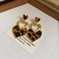 Eleganti orecchini a cuore con stampa leopardata e finitura dorata per uno stile chic - Stile Cuore (Ago d'argento-Caffè-Cuore)
