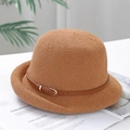 Cappello da sole marrone caramello da donna con cinturino in pelle e fibbia dorata - Decorazione con Fibbia della Cintura / Caramello