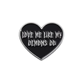 Pin's en forme de cœur noir avec inscription argentée Love me like my demons do - LOVE ME LIKE MY DEMONS DO(QHXZ2909)