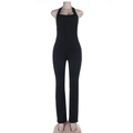 Detalle de mono negro con cuello halter, corte ajustado y diseño de pernera acampanada - XS / Negro
