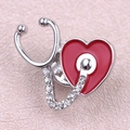 Broche stéthoscope en émail argenté avec cœur rouge et strass brillants pour infirmières - Stéthoscope Coeur-3