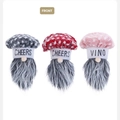 Tres fundas de botellas de vino de gnomos navideños en rojo, rosa y gris con puntos y Cheers - Precio Unitario/Pedido en Múltiplos de 3 (3 Estilos Mezclados)