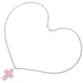 Dettaglio del ciondolo a croce con gemme rosa quadrate e catena d'argento - Argento Zircone Rosa
