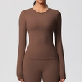 Slim fit yoga shirt met lange mouwen voor dames in mokka met ronde hals en stretch - S / Kastanjebruin