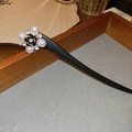 Elegant Chinese hair stick with black flower, white pearls and sparkling rhinestones - 50# Black (Flower Pearl Gem)