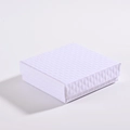 Quadratische weiße Schmuckschachtel mit eleganter Rautenmuster-Textur für Ringe - 7.5x7.5x3cm / Weiß
