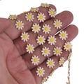 Goldene Halskette mit weißen und gelben Emaille-Gänseblümchen-Anhängern für DIY-Schmuck - Stil A Gänseblümchen / Goldene Basis Weiß