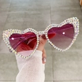 Retro-Sonnenbrille in Herzform mit bunten Strasssteinen und lila Verlaufslinsen - Funkelndes Lila Mit Strass