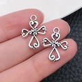 Coppia di ciondoli a croce in argento vintage con dettagli a cuore per gioielli fai-da-te - Croce-13x19mm-0,6g