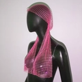 Detail der pinkfarbenen Strass-Netz-Kopfbedeckung mit glitzernden Kristallen für Partys - Rosarot Langer Stil