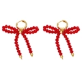 Minimalistische rode kralen strik oorbellen met elegante gouden metalen accenten op wit - Transparant Rood