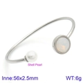 Bracelet jonc ouvert en acier argenté avec perle de nacre blanche et pierre d'opale - Style Gemme Blanche Argent (KB123070-K)