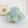 Dettaglio di ricamo a girasole e bordo a onde su cappello di paglia blu per bambini - Taglia Bambini 52cm Circonferenza / Cappello Blu Chiaro