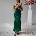 Elegante abito da sera a fascia in raso verde smeraldo con silhouette lunga e aderente - S / Verde